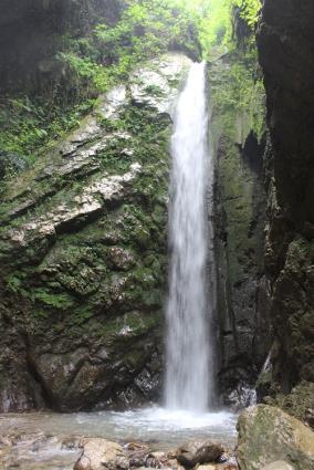 آبشار زیبای سنگ درکا